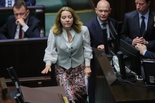 Projekt uchwały PiS o obronie krzyża skierowany do komisji. Lichocka: Usuwanie krzyży godzi w naszą dumę narodową