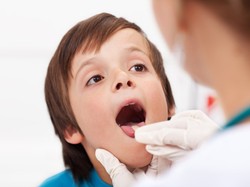 Operacja to ostateczność? Wszystko, co trzeba wiedzieć o trzecim migdale u dziecka