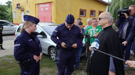 Awantura pod kościołem w Mielęcinie. Interweniowała policja