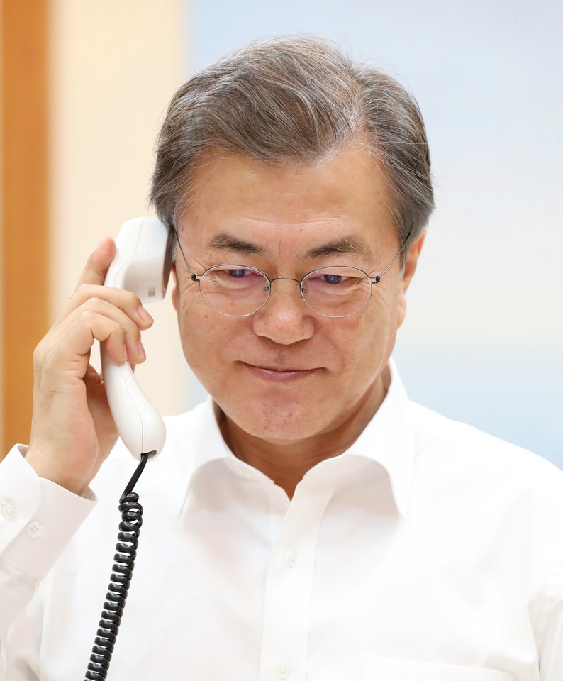 epa06417457 - SOUTH KOREA USA DIPLOMACY (South Korean President Moon talks with US PresidentTrump)