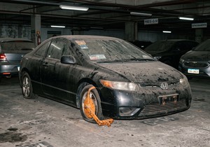 ilustracija: napuštena honda civic