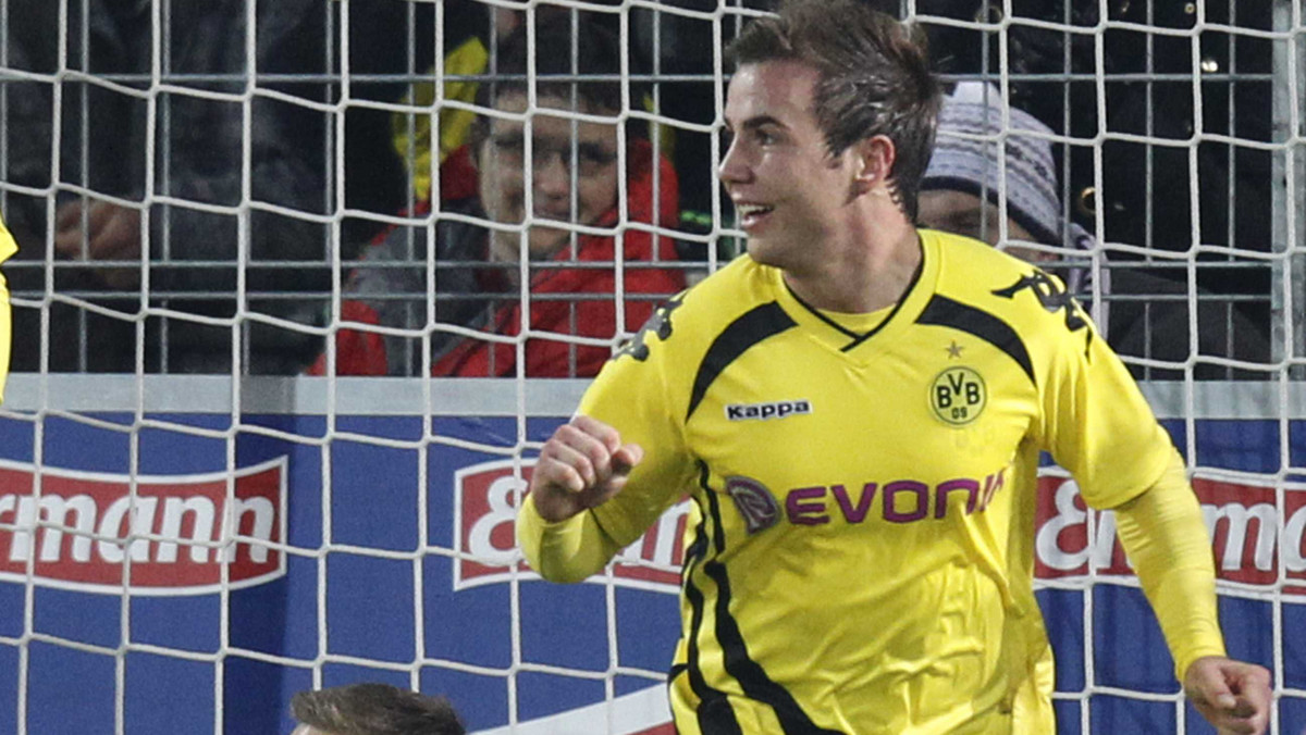 Manchester City jest zainteresowany pozyskaniem grającego w Borussii Dortmund Mario Goetze. 18-letni zawodnik rywalizuje z Jakubem Błaszczykowskim o miejsce na prawej stronie pomocy.