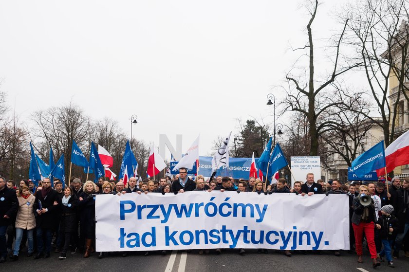 Wyciekła treść SMSa, jaki PO rozsyła przed marszem 7 maja