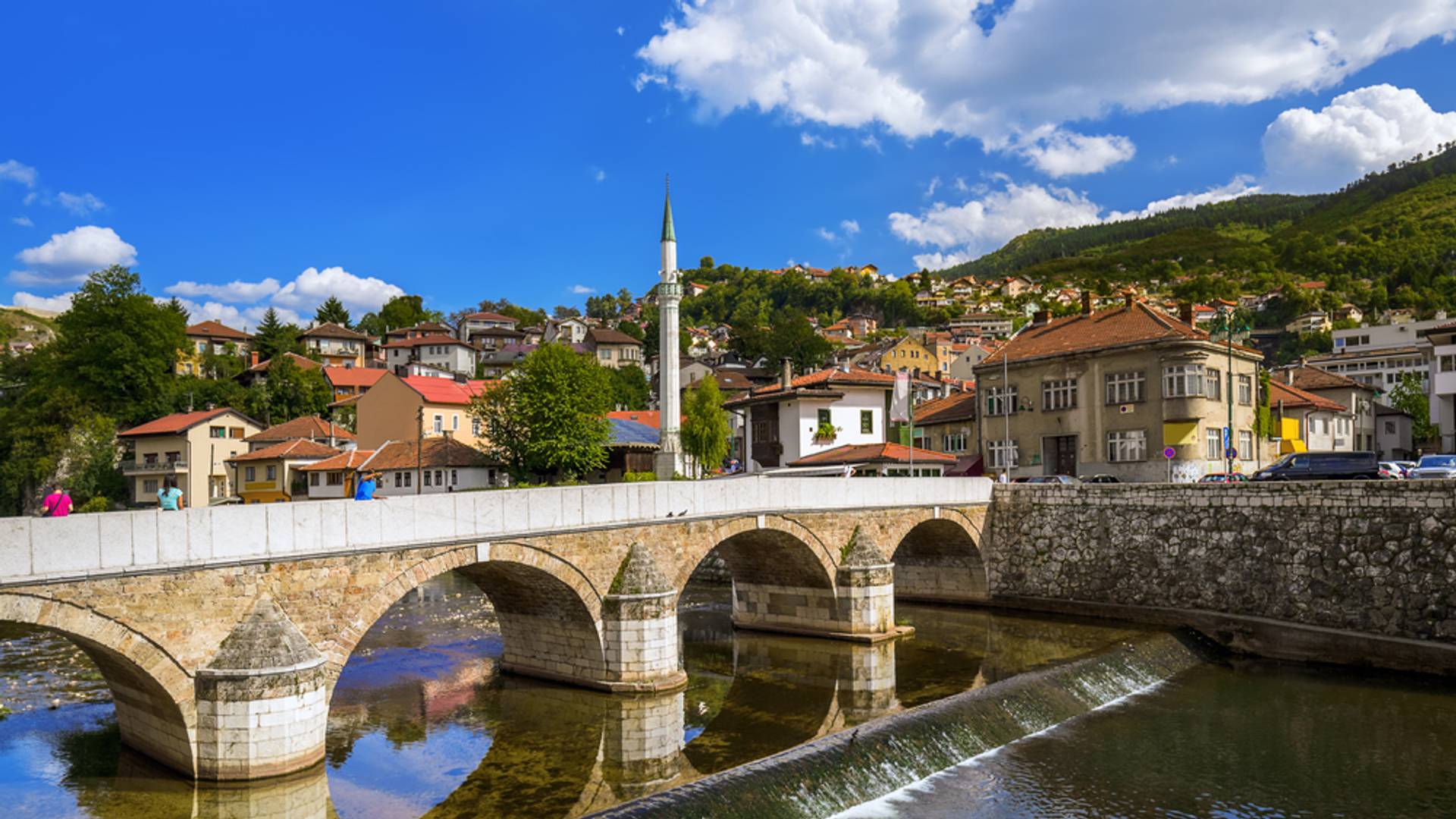 Gde prestaju razum i logika, počinje Bosna i Hercegovina: Ustavni sud BiH proglasio zaštitne mere i maske kršenjem ljudskih prava