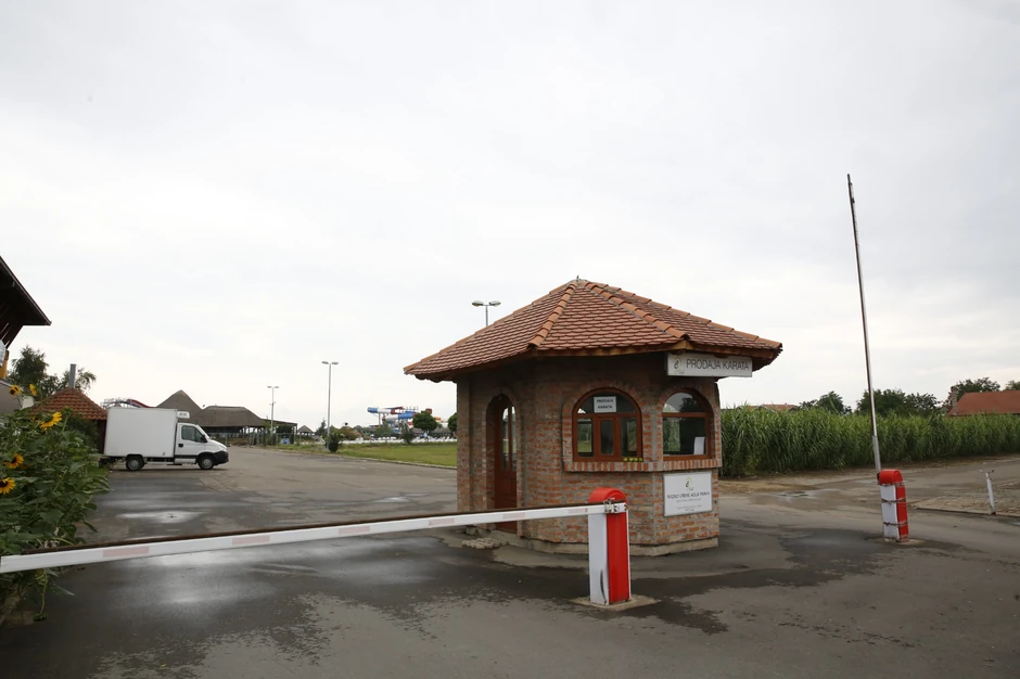 Ulaz u akva-park u Jakovu