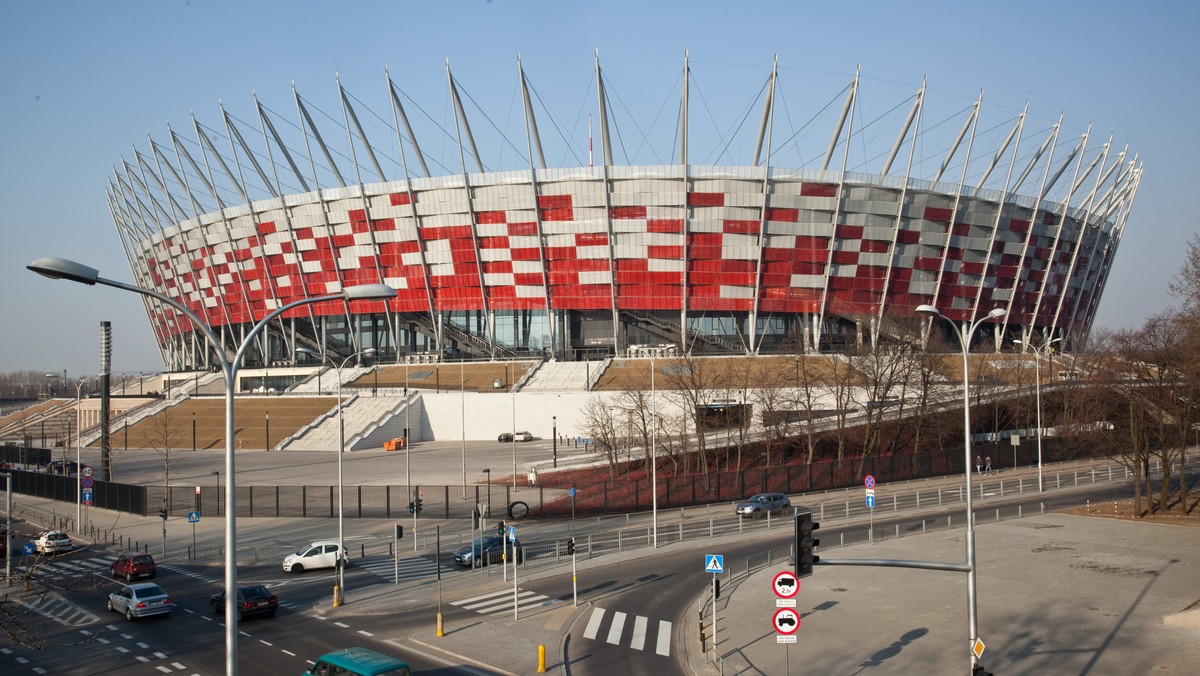 W ciągu tygodnia przez lodowisko na Stadionie Narodowym przewinęło się 20 tysięcy osób. Bilety na weekend zostały wyprzedane jeszcze w piątek. Warszawiacy tłumnie korzystają z zimowej atrakcji na Narodowym.