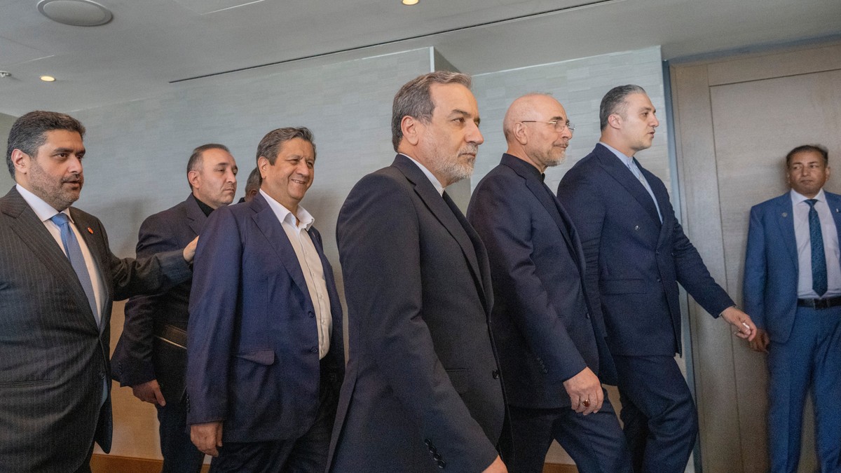 Abas Aragči i delegacija Irana na pregovorima u Obergenu u Švajcarskoj 21. juna