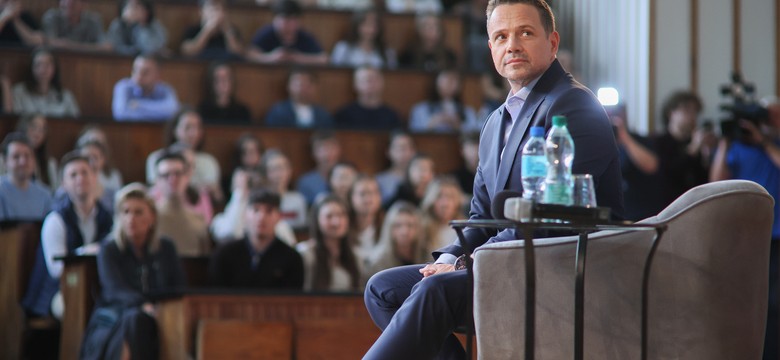 Trzaskowski o Nawrockim: "Zabierał kolegom kanapki"