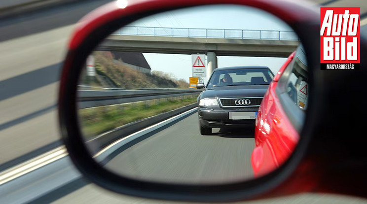 Mit tegyen, ha az autópályán hátulról sürgetik? / Fotó: Auto Bild