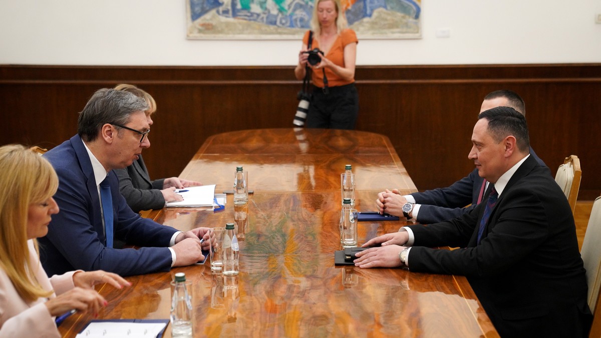 Aleksandar Vučić sastao se danas sa predstavnicima Alternative za promene