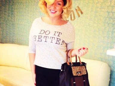 Tolvai Reni ma kényelmes szettet mutat