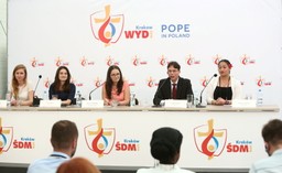 Młodzi ludzie o obiedzie z papieżem: Rozmowy o wierze i o jedzeniu