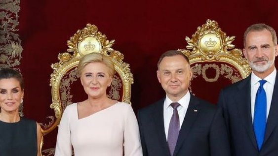 Agata Duda vs królowa Letizia. Która miała ładniejszą sukienkę?