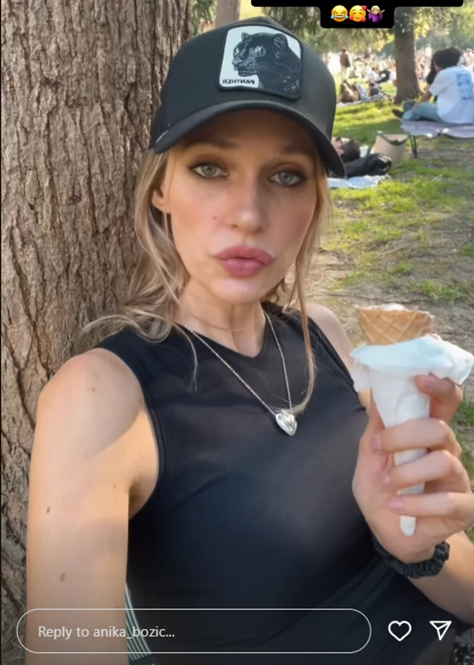 Srpska milijarderka sedi na podu i jede sladoled