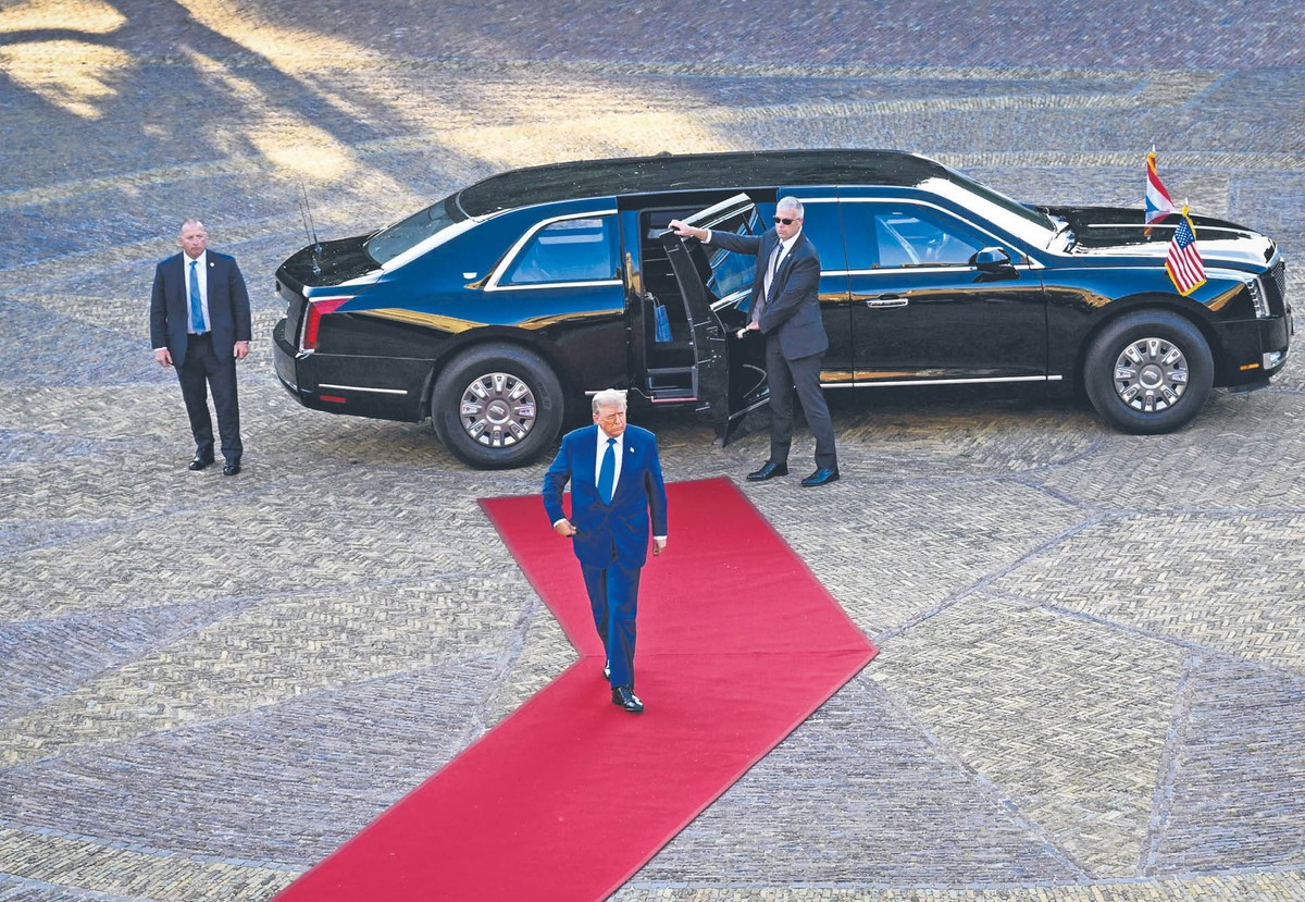 „Prezydent Trump wyśle listy do niektórych naszych partnerów handlowych, informując ich, że jeśli nie podejmą działań, to 1 sierpnia powrócą do poziomu ceł z 2 kwietnia. Myślę więc, że bardzo szybko zobaczymy wiele porozumień” – mówi minister Bessent.