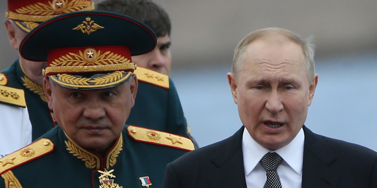 Od prawej: Władimir Putin i Siergiej Szojgu