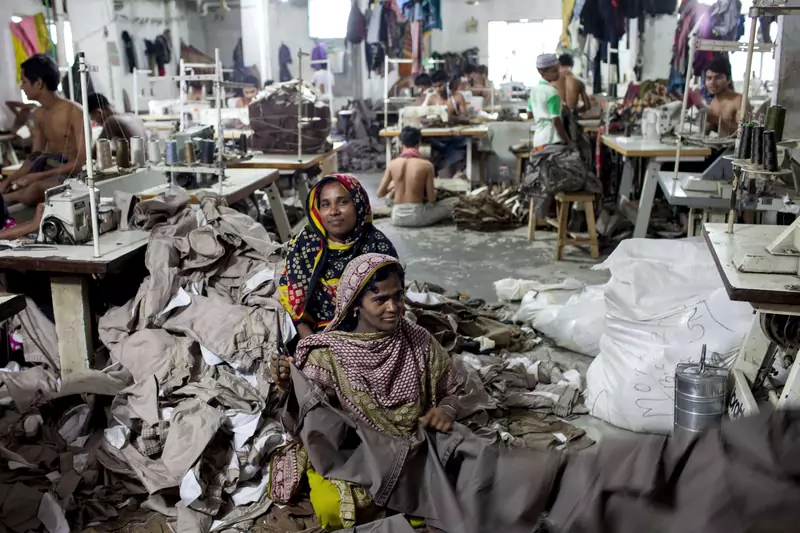 Szwalnia ubrań w stolicy Bangladeszu Fot. K M Asad/LightRocket via Getty Images