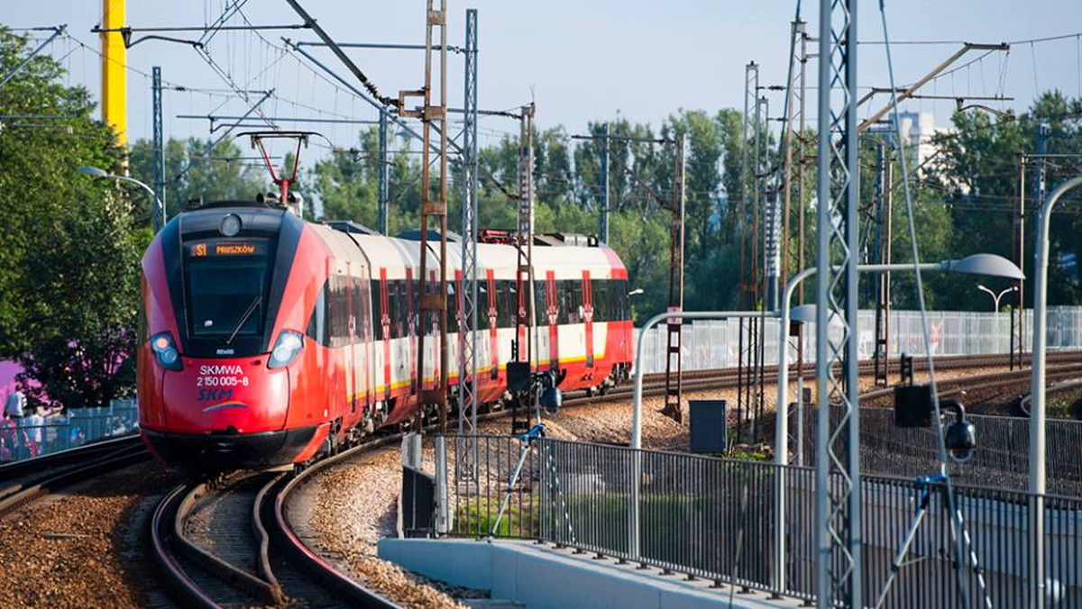 Przez pierwsze dwa tygodnie lipca dla pociągów SKM S1 na linii pruszkowskiej będzie obowiązywała trasa skrócona do Piastowa. Na linii otwockiej zaś, w związku z zamknięciem jednego z torów, będzie kursowało mniej pociągów. Zostanie uruchomiona zastępcza linia autobusowa. Wszystko przez remonty torów.