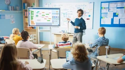 Tak nauczyciele odchodzą z pracy. Szkoły mają duży problem. Resort edukacji podał dane