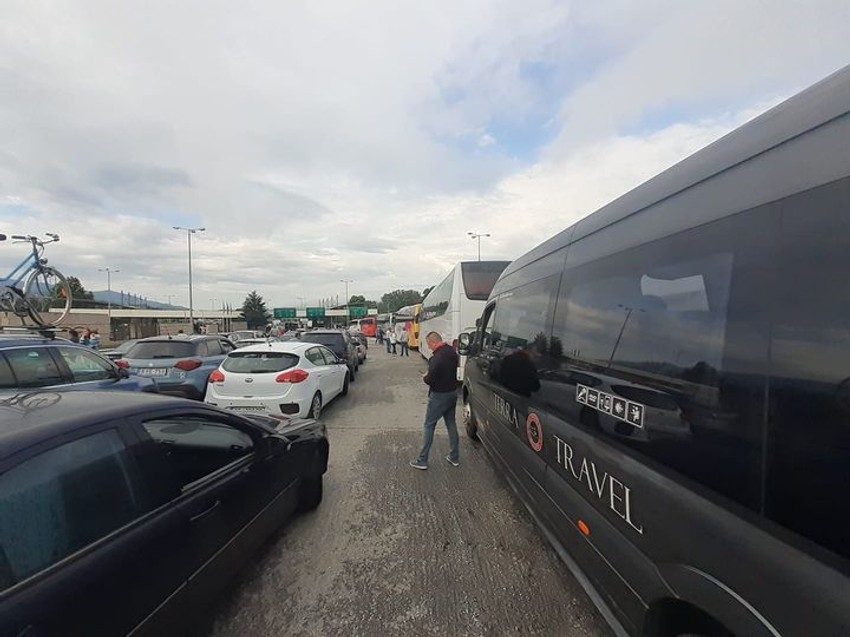 U kolonama vozila najviše je bilo putnika iz Bugarske i Rumunije, ali i naših turista