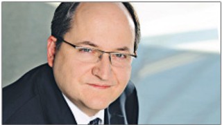 Kto reprezentuje spółkę przy zawieraniu umów o pracę z członkiem zarządu