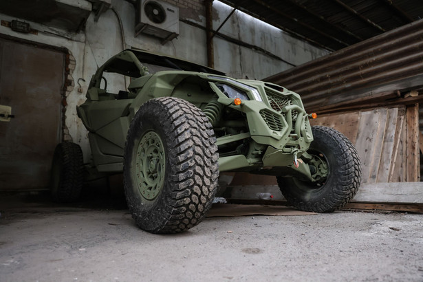 Pojazd wojskowy w schronie batalionu "Tsunami" w Odessie.
