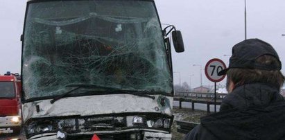 Wypadek autokaru kibiców Legii. Nie żyje jedna osoba