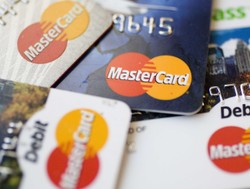 Całkiem bezgotówkowej Polski nie będzie – przynajmniej na razie