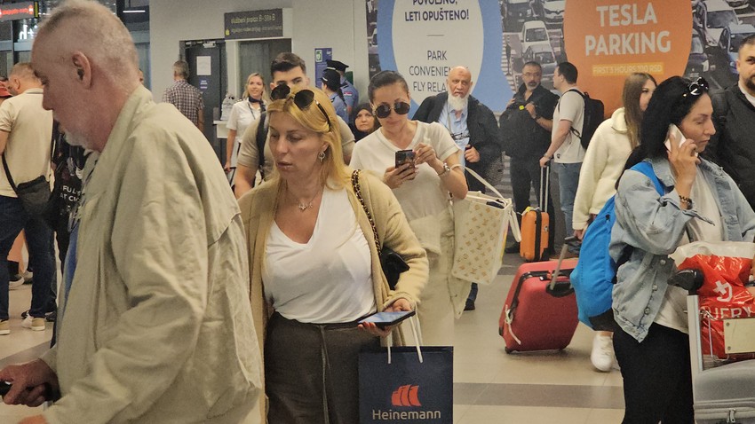 Ceca na aerodromu sa Lidijom i Bogdanom