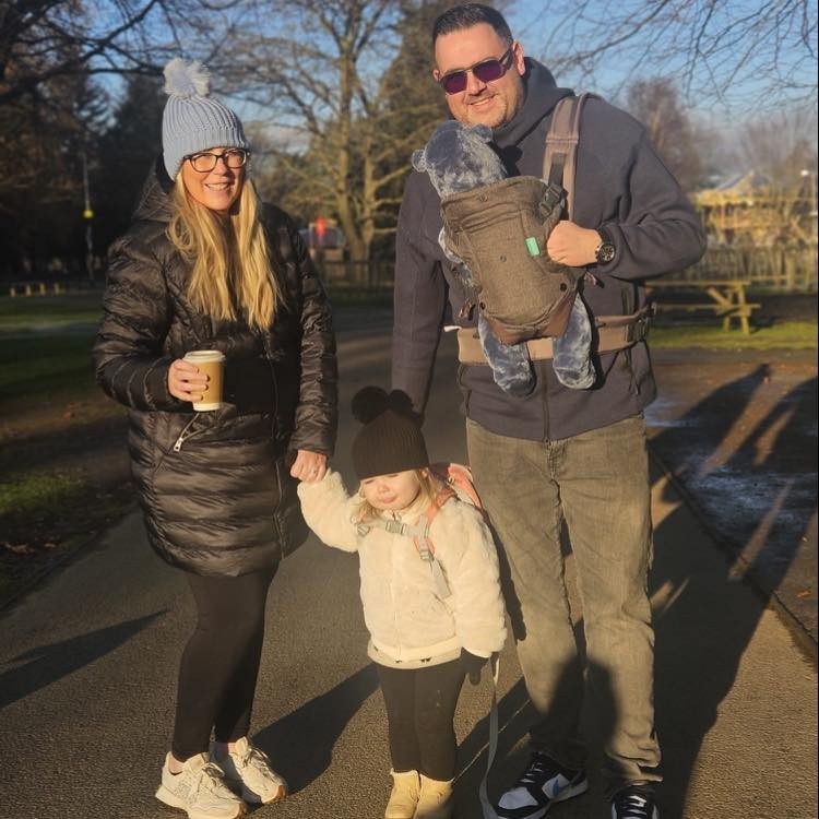 Debra so svojou rodinou.