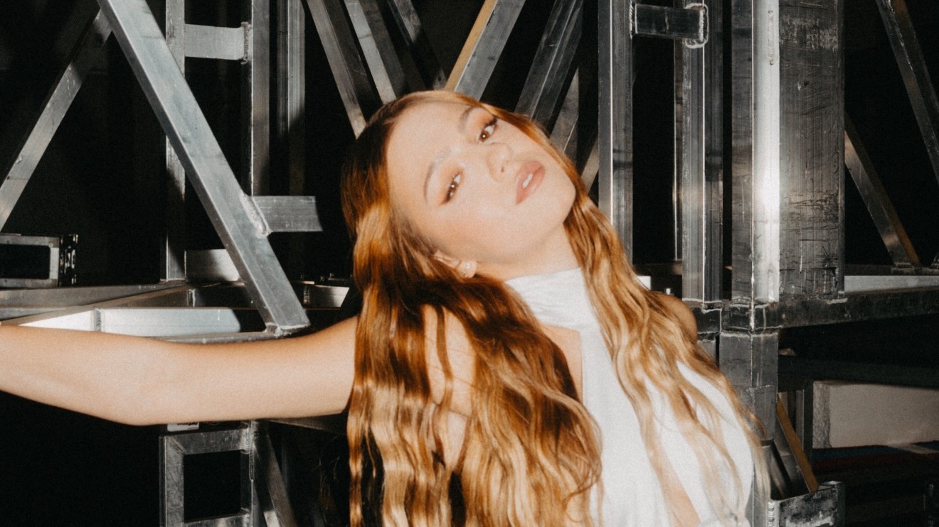 Lola Homolová, dcéra Dary Rolins, sa stala krstnou mamou nového albumu svojej mamy Dary Rolins. Zaspievali si spolu aj duet. IG: @lolahomolova/stories