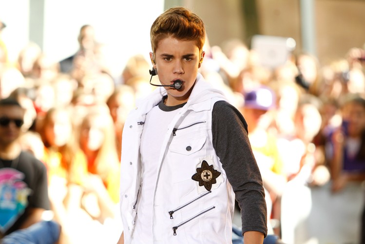 Justin Bieber podczas występu na Rockefeller Plaza