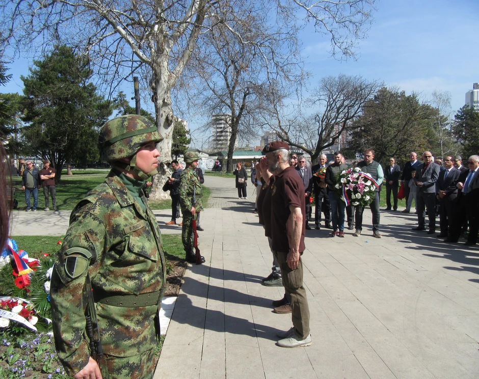 Položeni venci na spomen-obeležje u Tašmajdanskom parku