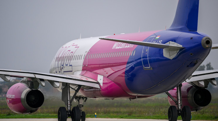 Több járatát is törölte a Wizz Air az Egyesült Királyságban uralkodó szélsőséges időjárás miatt /Fotó: MTI/Czeglédi Zsolt