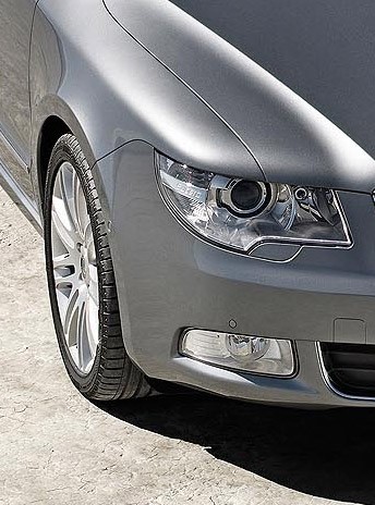 W prowadzeniu auta pomogą nam skręcane reflektory