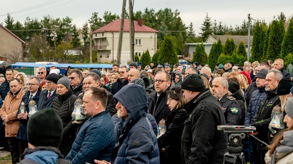 Światowy Dzień Ofiar Wypadków Drogowych to inicjatywa, która przypomina o tym, jak wiele mamy jeszcze do zrobienia w kwestii bezpieczeństwa na drogach