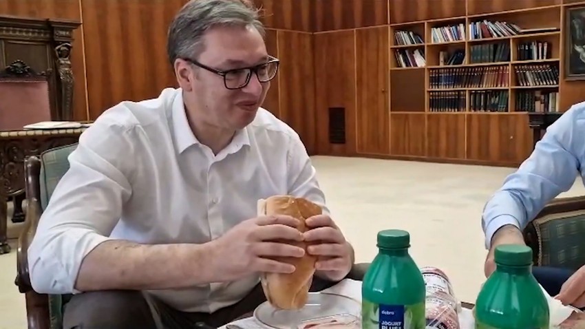 Vučić, Mali i Momirović doručkovali sendviče za 585 dinara