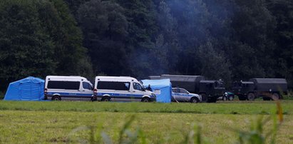 Fatalne warunki koczujących na granicy w Usnarzu Górnym. Obozowisko tonie w błocie. Fundacja Ocalenie: „10 osób z gorączką i krwią w moczu”