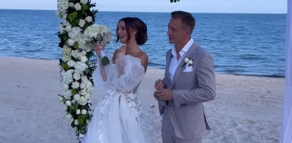 Jakub Rzeźniczak i Paulina Nowicka wzięli ślub w Miami. Do sieci trafiły zdjęcia z kameralnej uroczystości na plaży