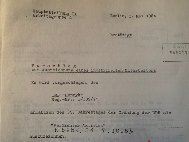 Z akt STASI: wniosek o odznakę Zasłużony Aktywista dla Detleva Rusera, który jako agent Henryk śledził działaczy Solidarności w Gdańsku w latach 80.