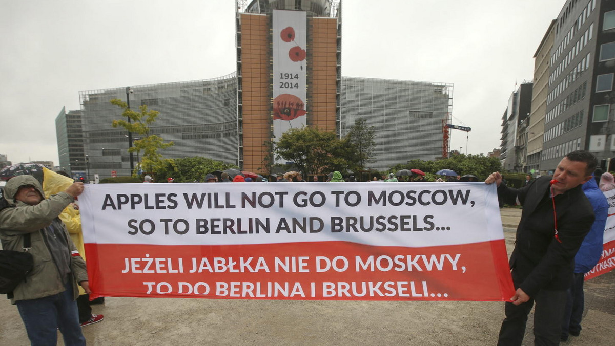 Blisko 200 polskich rolników protestuje we wtorek w Brukseli przeciwko zaproponowanym przez Komisję Europejską zasadom wypłacania rekompensat za straty poniesione w związku z rosyjskim embargiem na produkty rolno-spożywcze z UE.