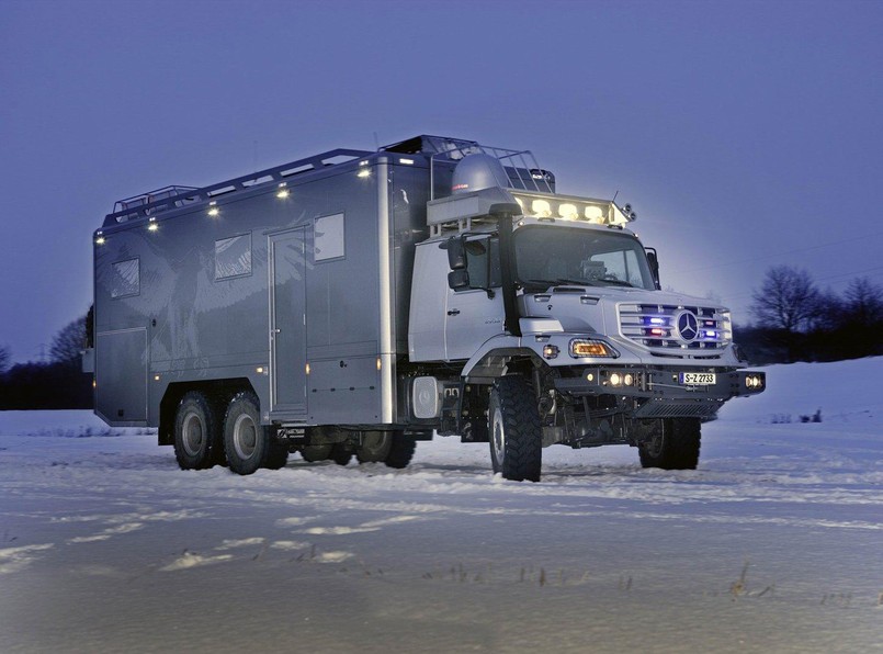 Mercedes zetros to bestia, która uwielbia niepokonane szlaki i wielkie obciążenia