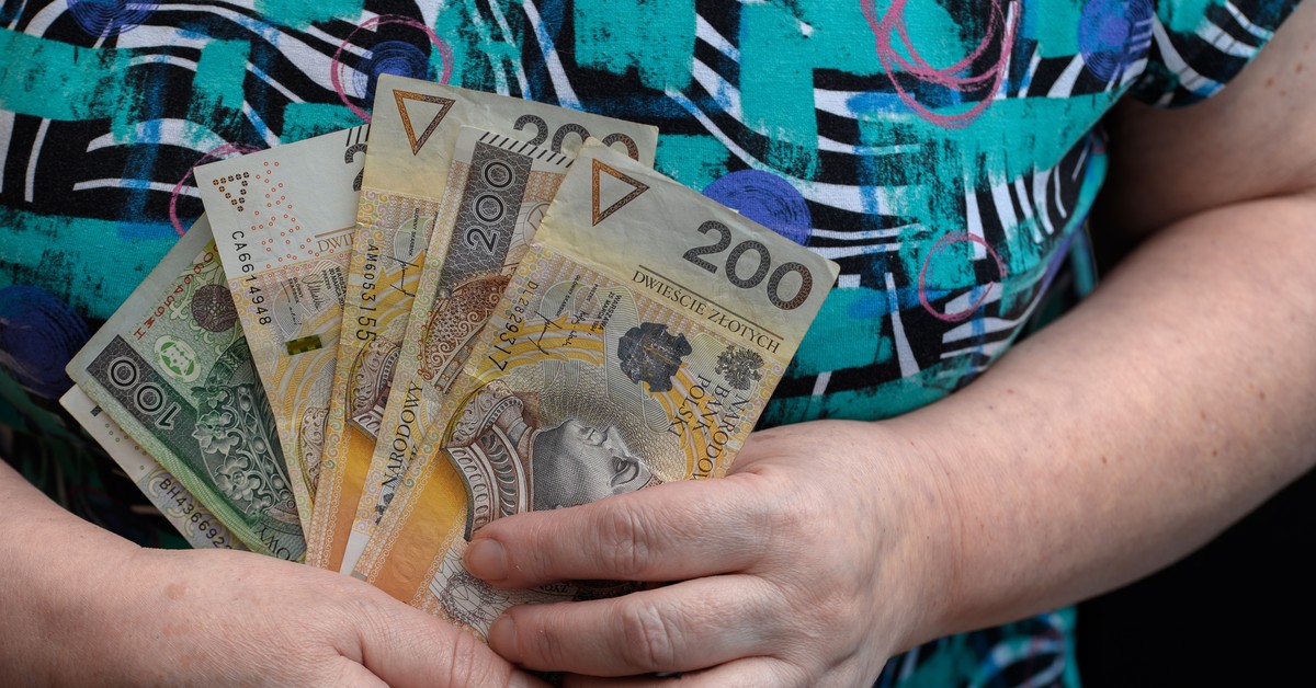 KRUS has started sending widow&#39;s pension. We know erstwhile   to anticipate  the money