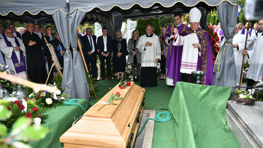 Pogrzeb biskupa Edwarda Janiaka. Biskup Dec bronił duchownego ukaranego za tuszowanie pedofilii