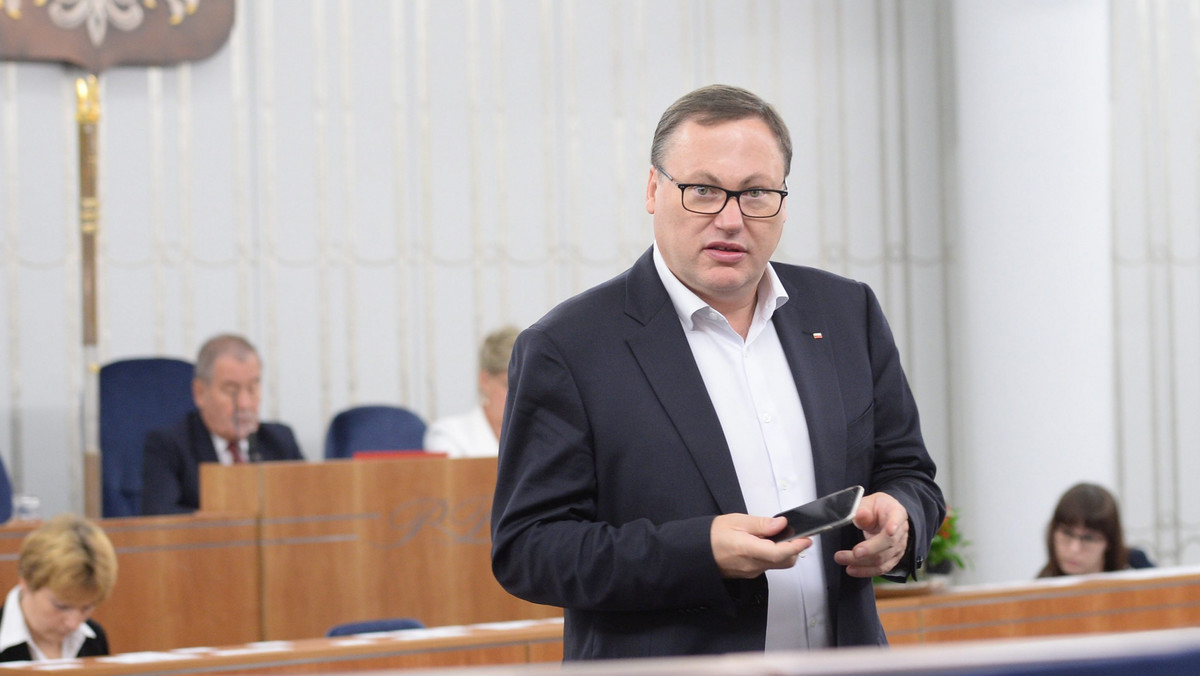 Prezes PiS Jarosław Kaczyński oficjalnie poparł startującego do Senatu z własnego komitetu wyborczego w okręgu bialskim Grzegorza Biereckiego. Podczas konferencji prasowej w Białej Podlaskiej Kaczyński mówił, że sprawa twórcy SKOK-ów wyjaśniła się i może udzielić mu poparcia.