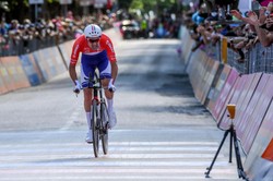 Giro d'Italia: Dumoulin wygrał czasówkę i został liderem