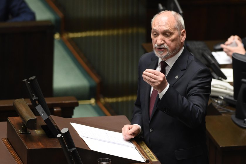 Antoni Macierewicz oszukał prezydenta!