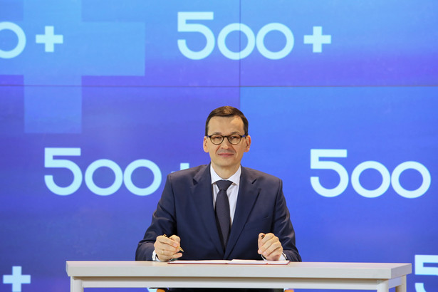 Prezes Rady Ministrów Mateusz Morawiecki podczas konferencji dotyczącej Programu Rodzina 500+