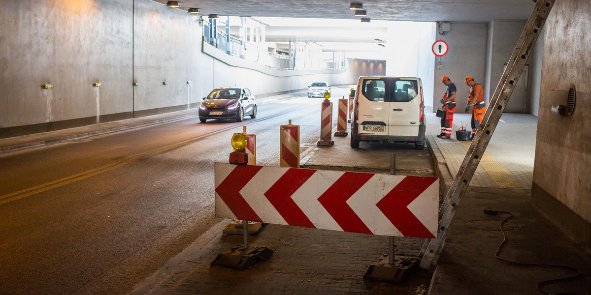 Kto zapłaci za naprawę tunelu na Dębcu?