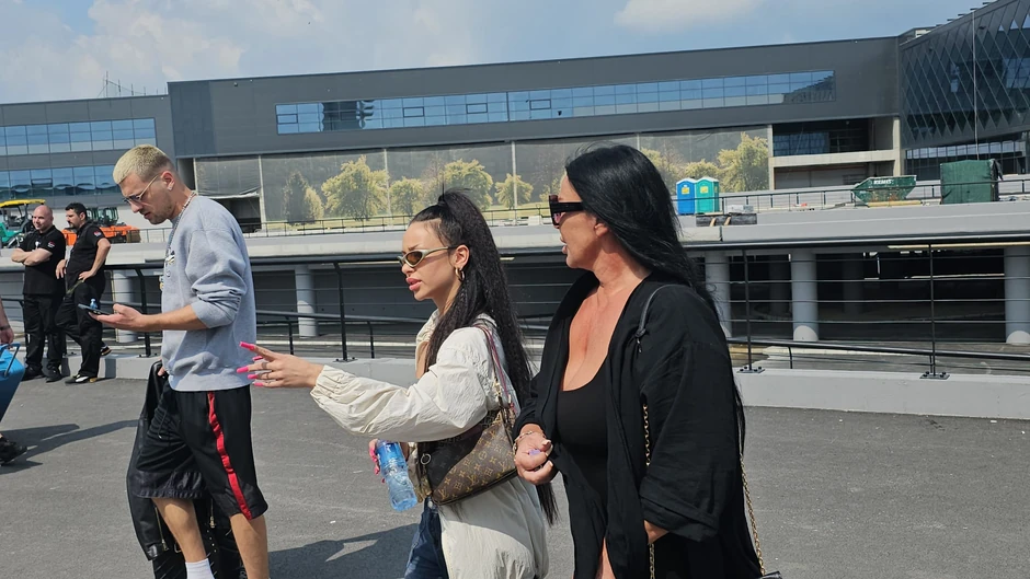 Martu Savić sačekali ćerka i zet